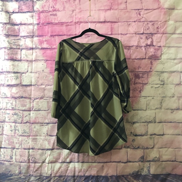 Green Vera Wang Blouse - Picture 2 of 2